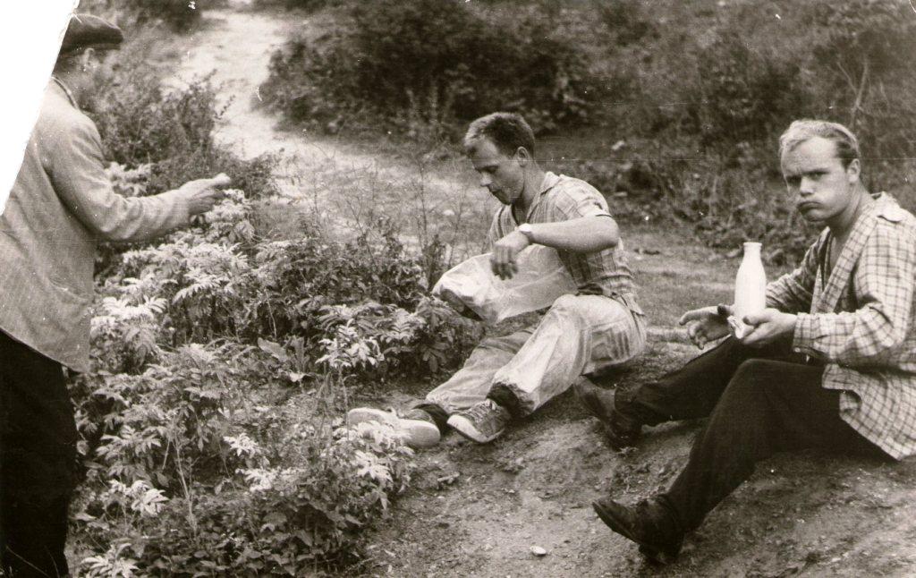 B. Budnikov & V. Kozlov - regatta preparing - Sevastopol - September 1962  (foto didn,t loaded, try to restart the page)